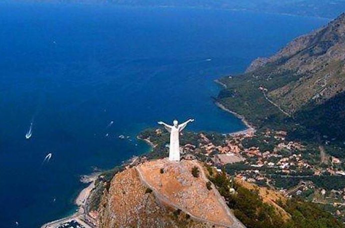La costa e il mare